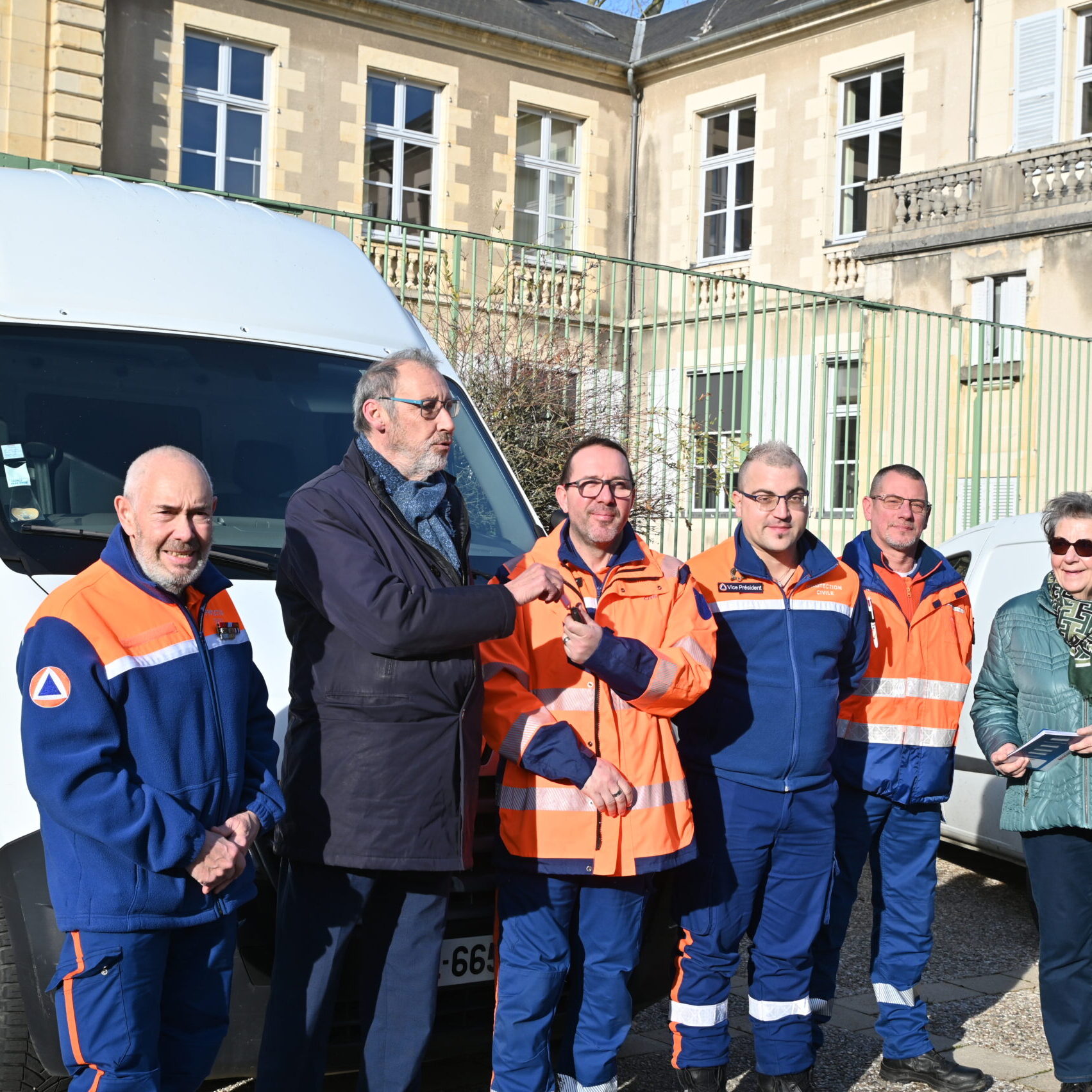 De gauche à droite : Joëlle Julien, Didier Frelat, Fabien Bazin, Lionel Ozouf, Cédric Juste, Damien Ricard et Marianne Segretain, cheffe du service Coordination et Ressources logistiques du Conseil départemental.