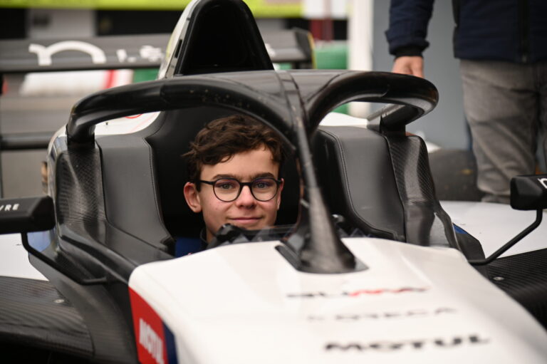 Léo Leroy triomphe au Challenge karting de Magny-Cours